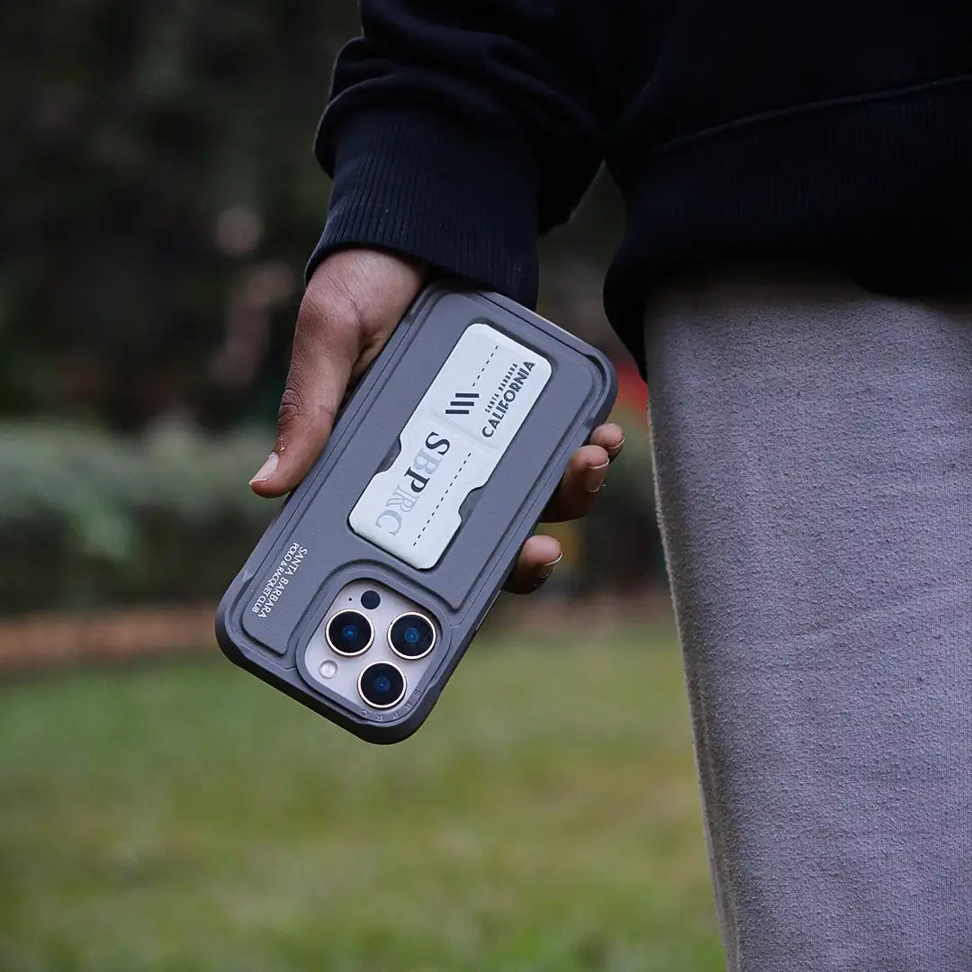 Grey / iPhone 16 Pro Max