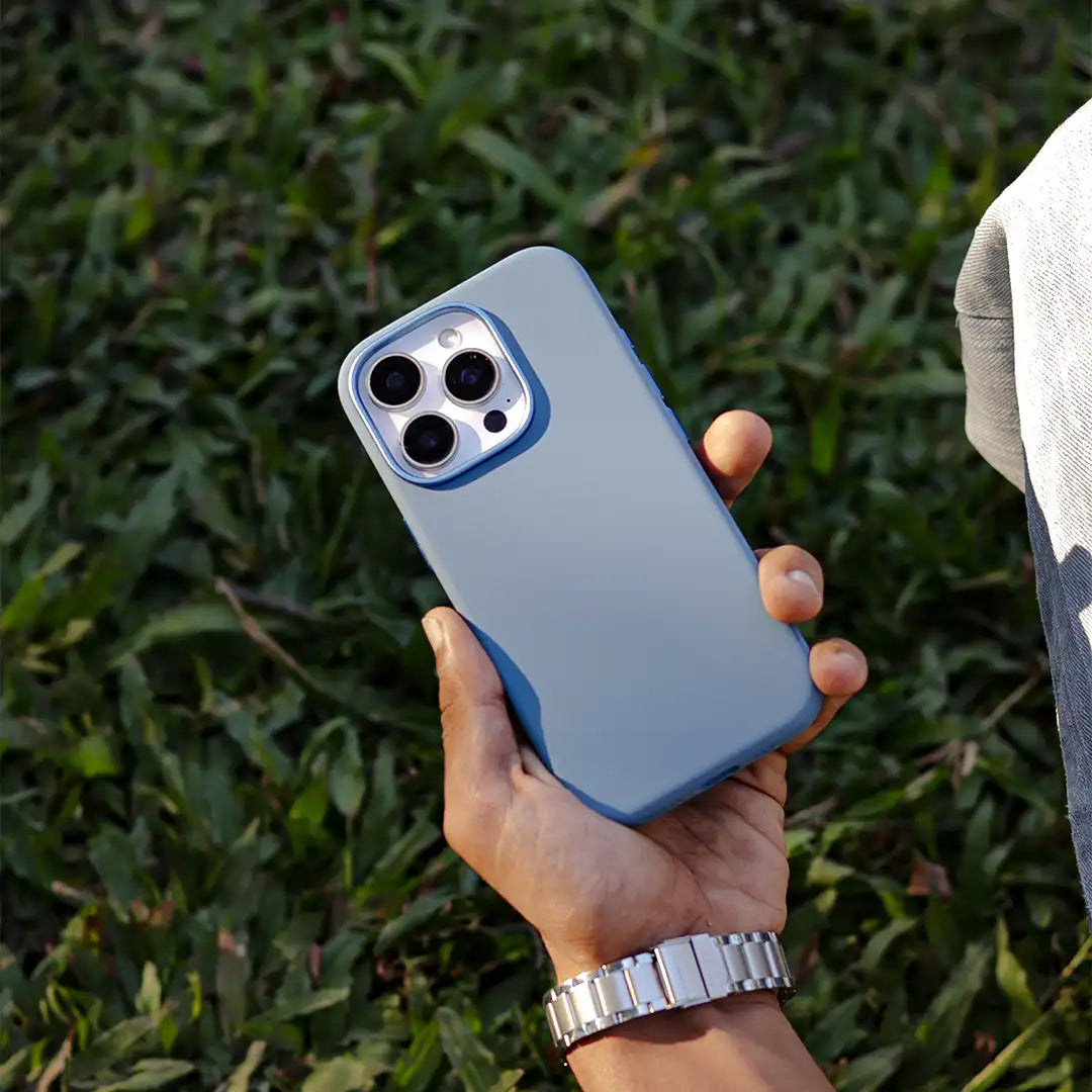 Blue / iPhone 16 Pro Max